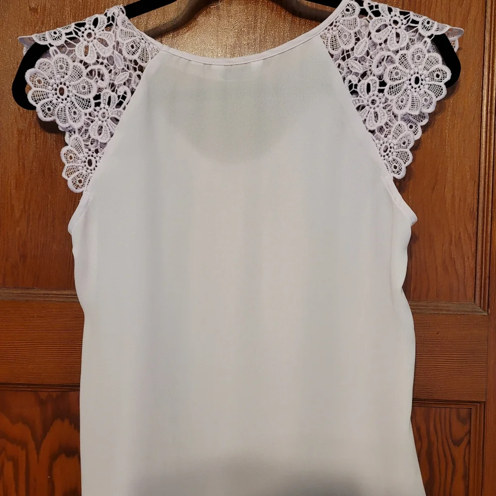 Any 2 for $20 2 small tops - Picture 3 of 10